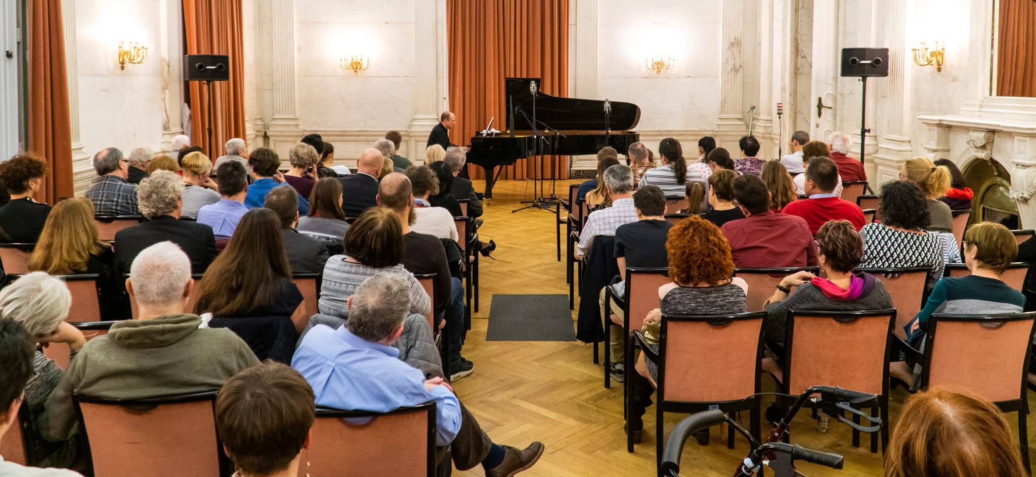 A full hall at the Márványterem watching Grego at the grand piano